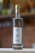 Eau de vie d'ail, idéal pour relever certains plats de cuisine.